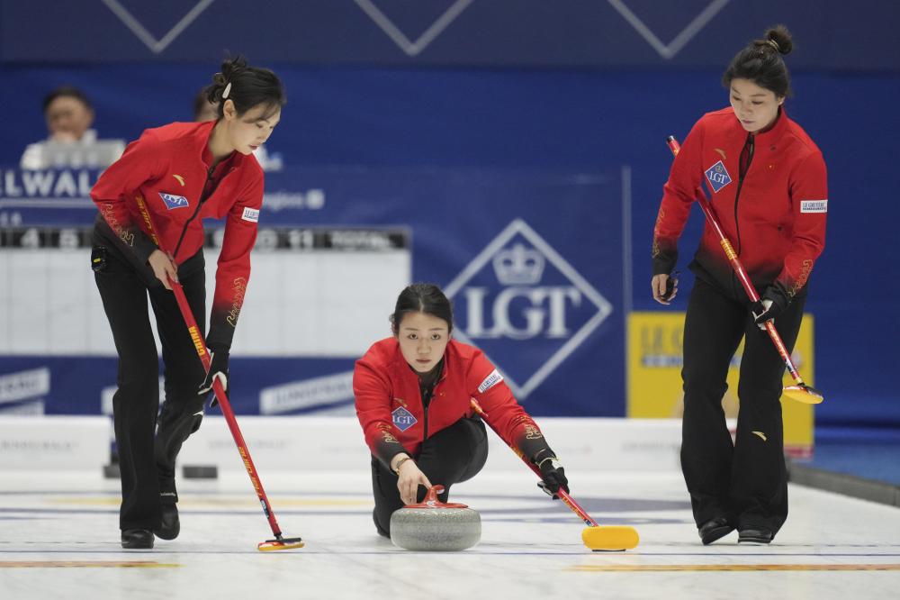 骑士绿军冲击60胜狂飙，西部却陷摆烂狂潮！斥资3亿打造的鹈鹕五巨头因伤分崩离析.